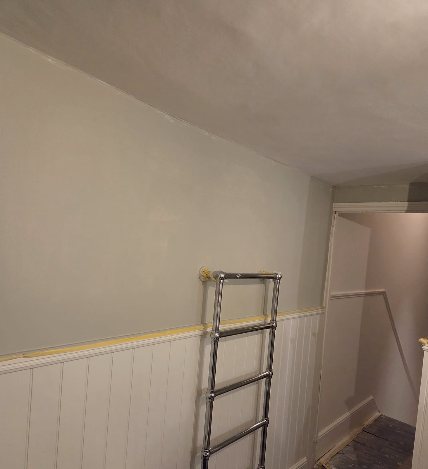 Bathroom walls and tongue-and-groove, painted by Zakro