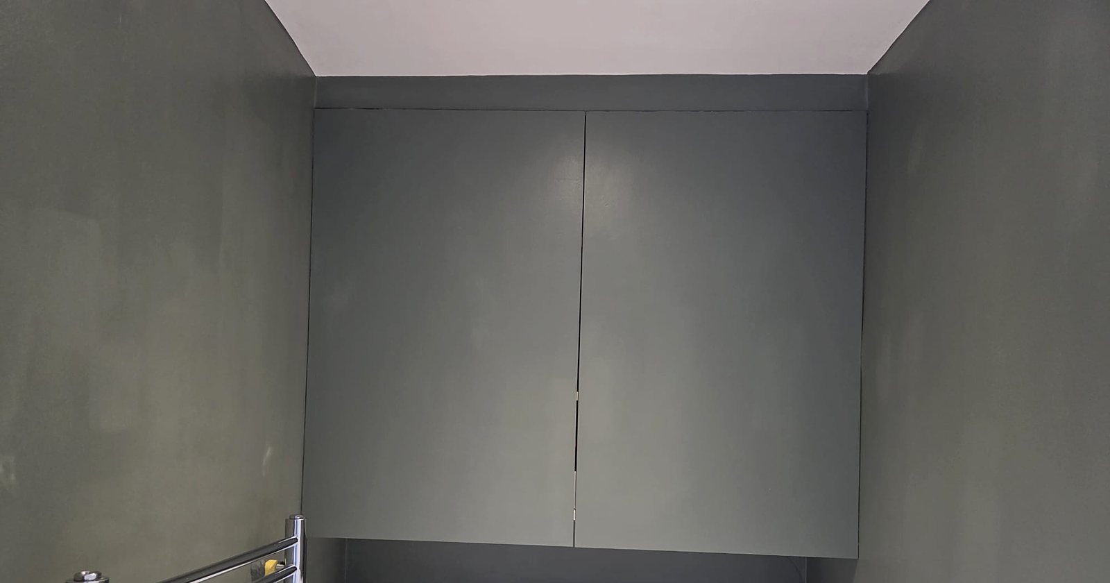 Green bathroom walls and cabinet, painted by Zakro